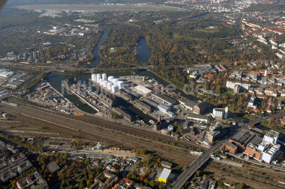 Berlin aus der Vogelperspektive: Berliner Westhafen ist ein Binnenhafen im Ortsteil Moabit des Bezirks Mitte