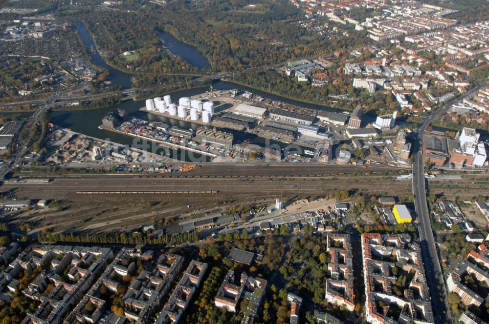 Luftbild Berlin - Berliner Westhafen ist ein Binnenhafen im Ortsteil Moabit des Bezirks Mitte