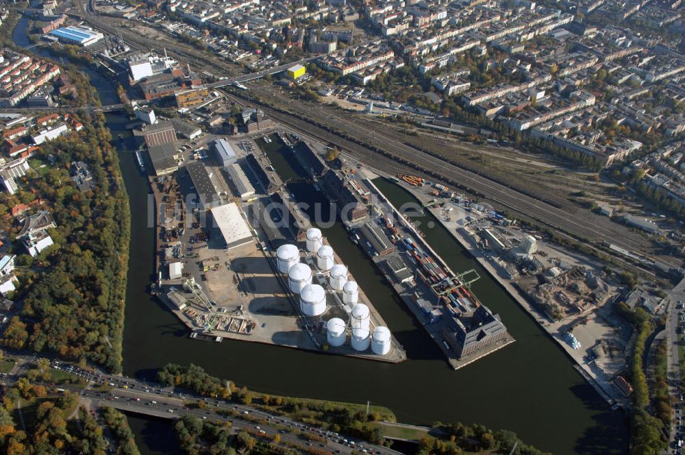 Luftaufnahme Berlin - Berliner Westhafen ist ein Binnenhafen im Ortsteil Moabit des Bezirks Mitte