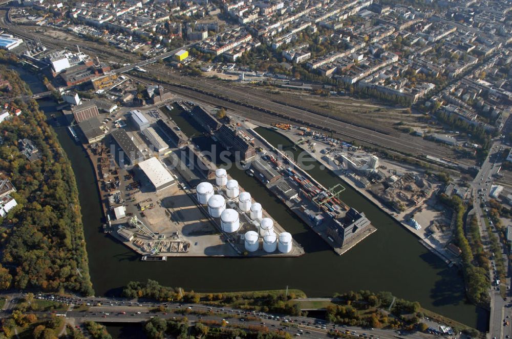 Berlin von oben - Berliner Westhafen ist ein Binnenhafen im Ortsteil Moabit des Bezirks Mitte