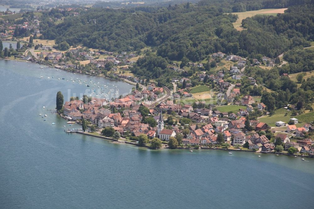 Luftaufnahme Berlingen - Berlingen am Ufer des Bodensee im Kanton Thurgau in der Schweiz