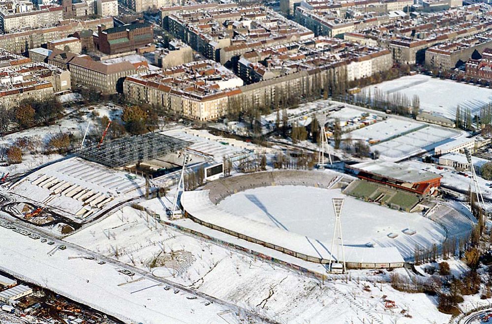 Berlin Prenzlauer Berg aus der Vogelperspektive: 22.11.1995 Berlin,Neubau Jahnsporpark Prenzlauer Berg