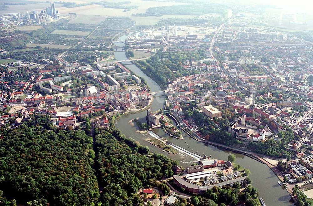 Bernburg/ Sachsen Anhalt aus der Vogelperspektive: Bernburg/ Sachsen Anhalt 20.09.2003 Stadtzentrum