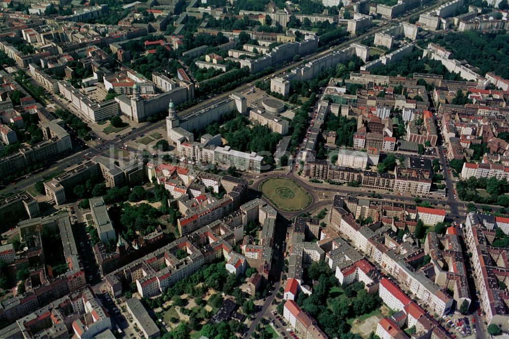 Berlin aus der Vogelperspektive: Bersarinplatz und Frankfurter Tor im Stadtbezirk Berlin-Friedrichshain in Berlin