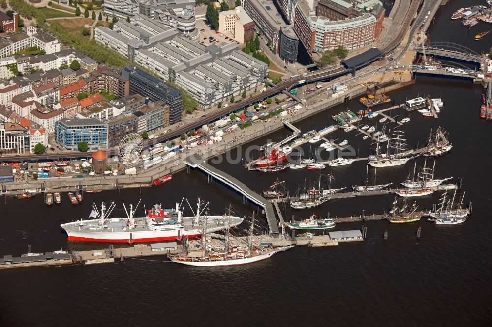 Luftbild Hamburg - Überseebrücke am Hafen in Hamburg