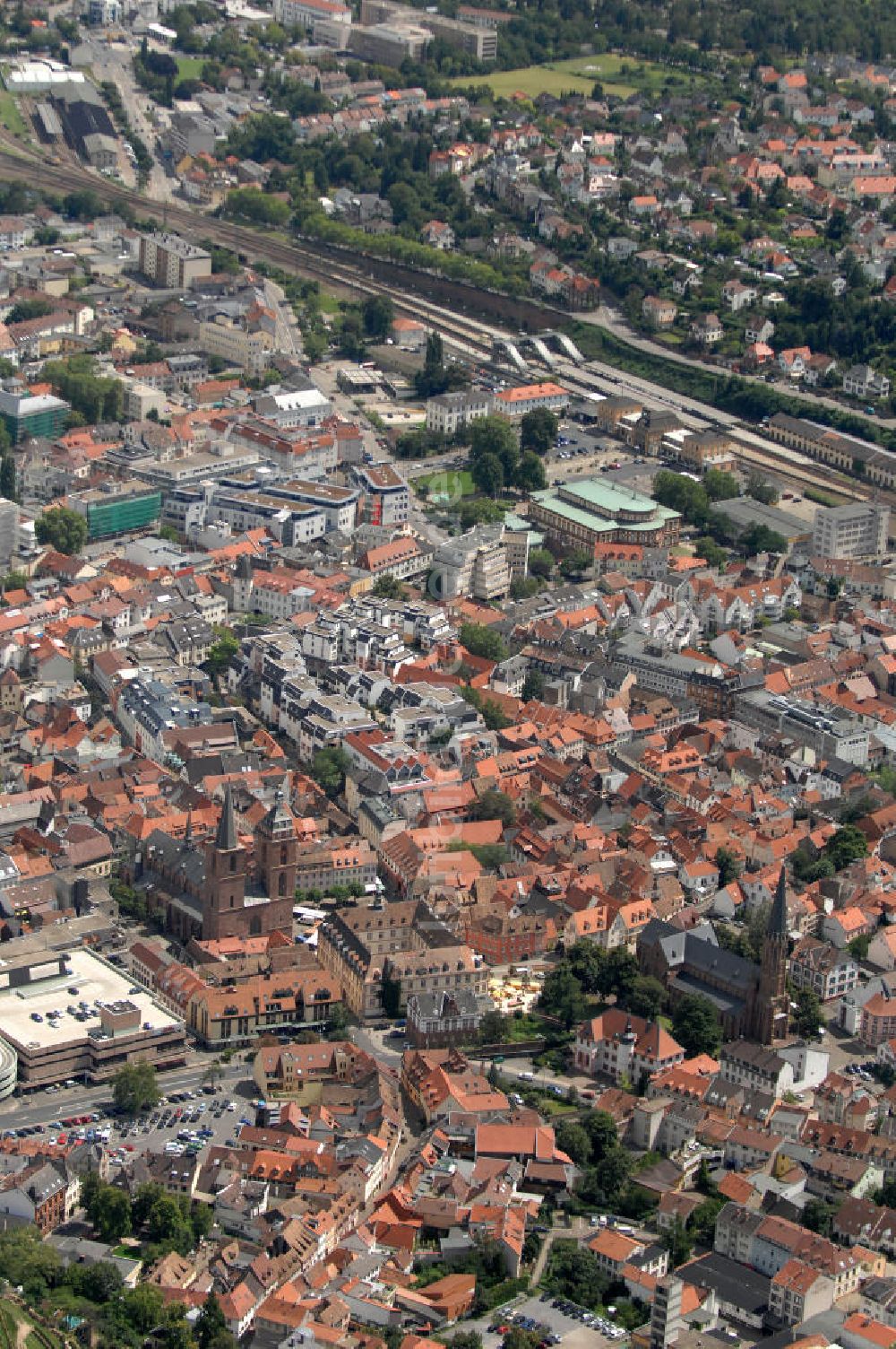 Luftaufnahme Neustadt an der Weinstraße - Übersicht auf die Altstadt von Neustadt an der Weinstraße