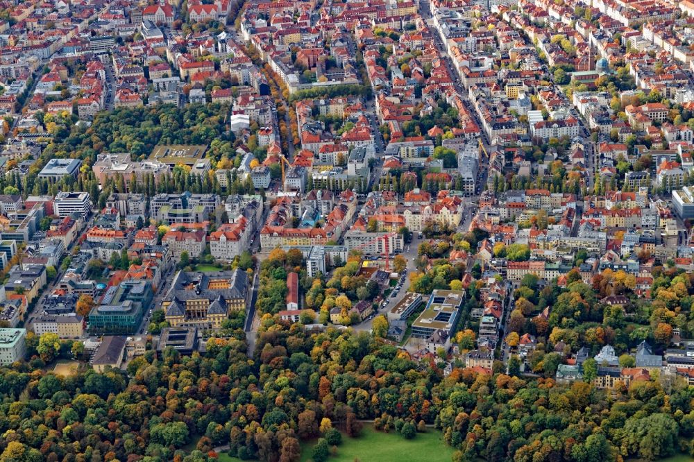 München von oben - Übersicht über den Bereich der Leopoldstraße und Giselastraße im Stadtteil Schwabing in München im Bundesland Bayern