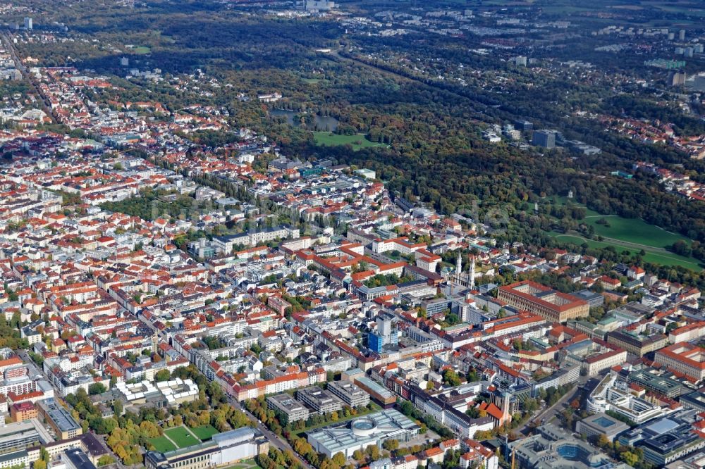 München aus der Vogelperspektive: Übersicht über den Bereich um die Leopoldstraße im Stadtteil Schwabing in München im Bundesland Bayern