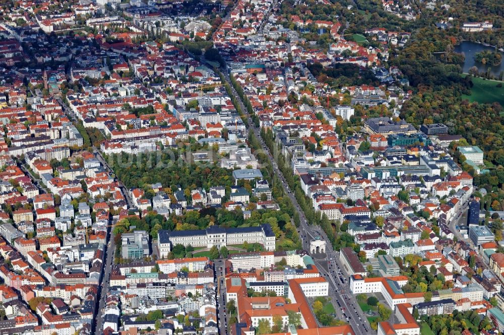 Luftaufnahme München - Übersicht über den Bereich um die Leopoldstraße im Stadtteil Schwabing in München im Bundesland Bayern