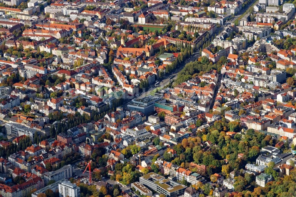 Luftbild München - Übersicht über den Bereich um die Leopoldstraße im Stadtteil Schwabing in München im Bundesland Bayern