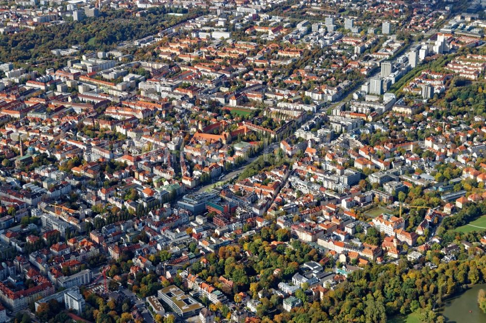 Luftaufnahme München - Übersicht über den Bereich um die Leopoldstraße im Stadtteil Schwabing in München im Bundesland Bayern