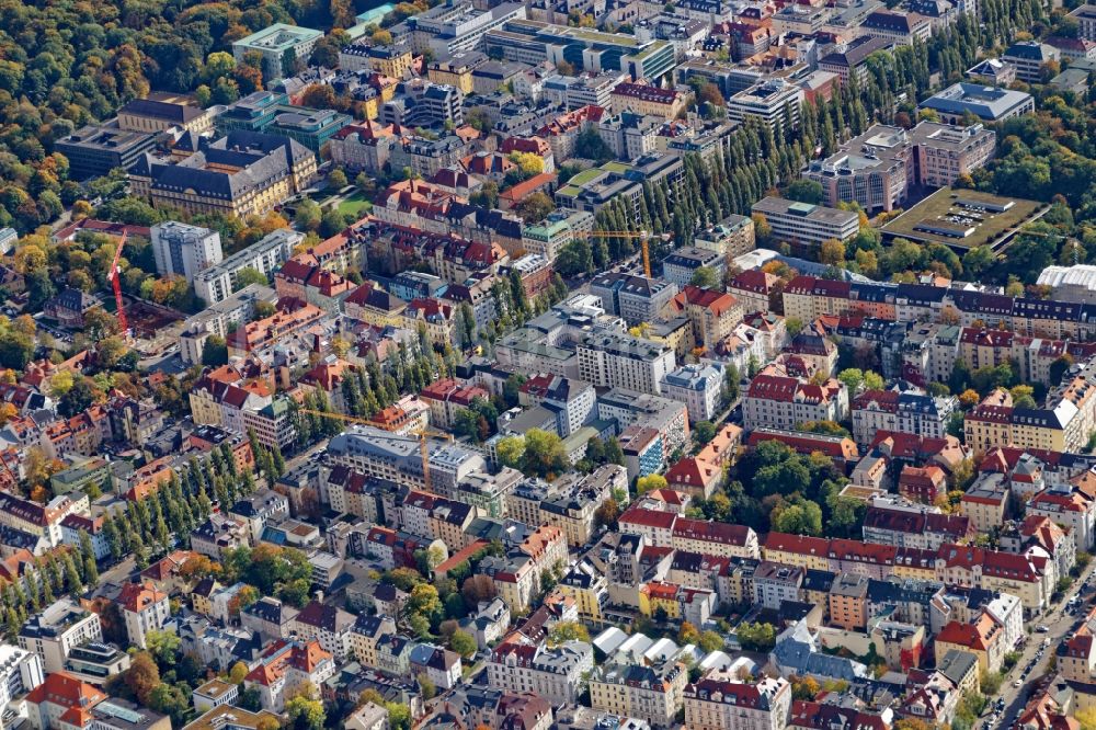 Luftbild München - Übersicht über den Bereich um die Leopoldstraße im Stadtteil Schwabing in München im Bundesland Bayern