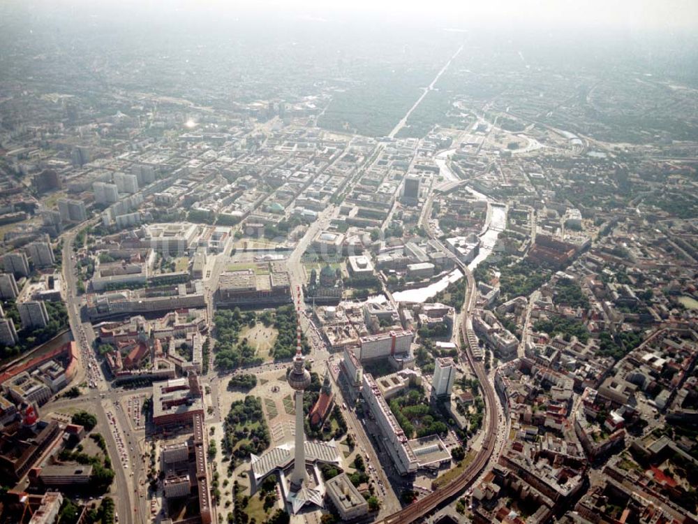 Berlin von oben - Übersicht über Berlin - Mitte mit der Baustelle DOM-AQUAREE der DIFA am Berliner Dom. 08.07.02