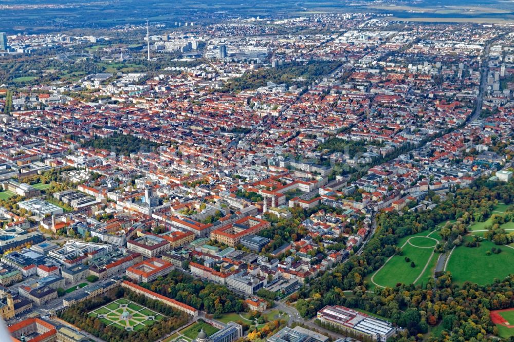 München aus der Vogelperspektive: Übersicht über den Stadtteil Schwabing im Stadtgebiet in München im Bundesland Bayern, Deutschland