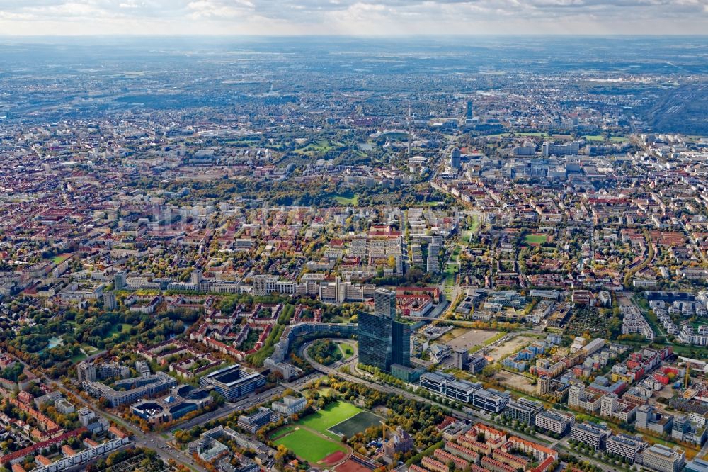 München aus der Vogelperspektive: Übersicht über den Stadtteil Schwabing im Stadtgebiet in München im Bundesland Bayern, Deutschland