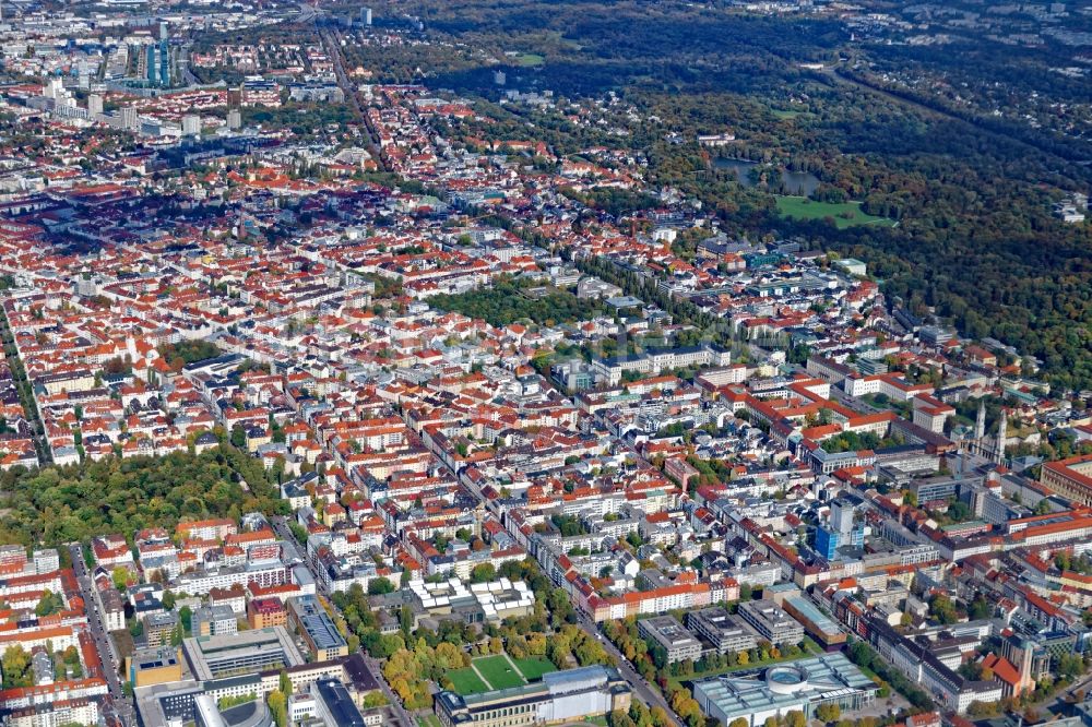 München von oben - Übersicht über den Stadtteil Schwabing im Stadtgebiet in München im Bundesland Bayern, Deutschland