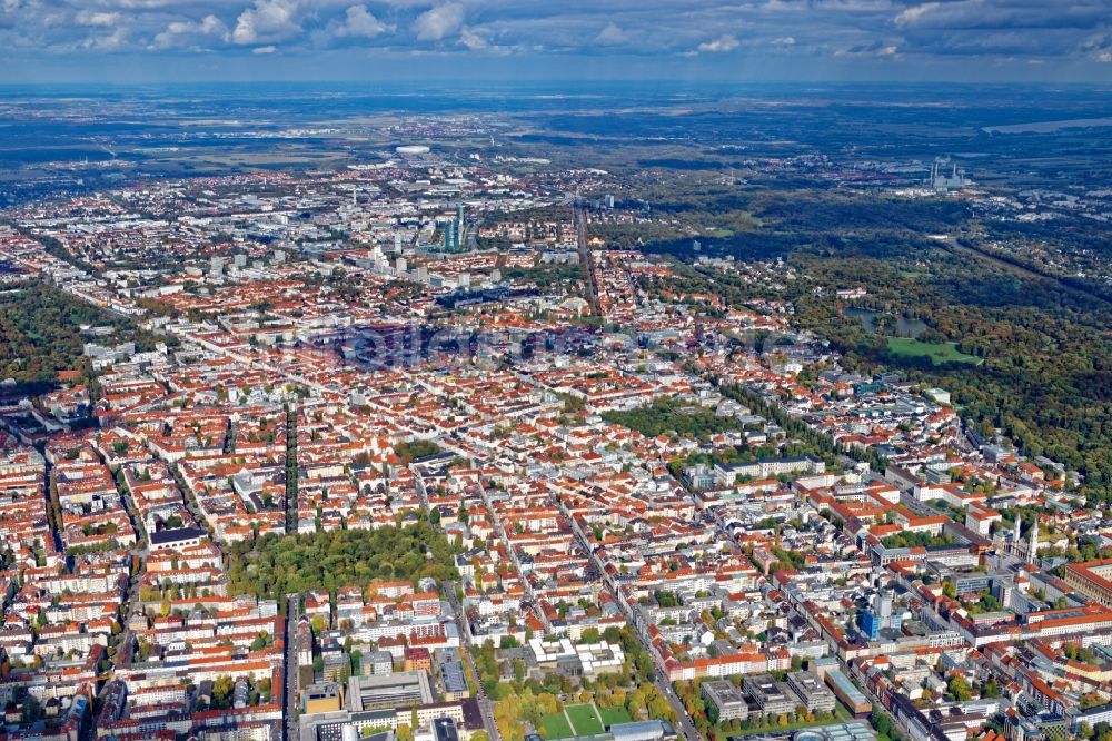 München aus der Vogelperspektive: Übersicht über den Stadtteil Schwabing im Stadtgebiet in München im Bundesland Bayern, Deutschland