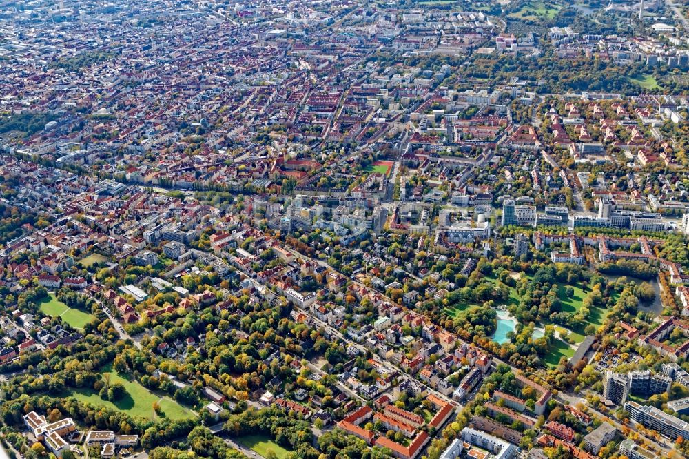 München von oben - Übersicht über den Stadtteil Schwabing im Stadtgebiet in München im Bundesland Bayern, Deutschland