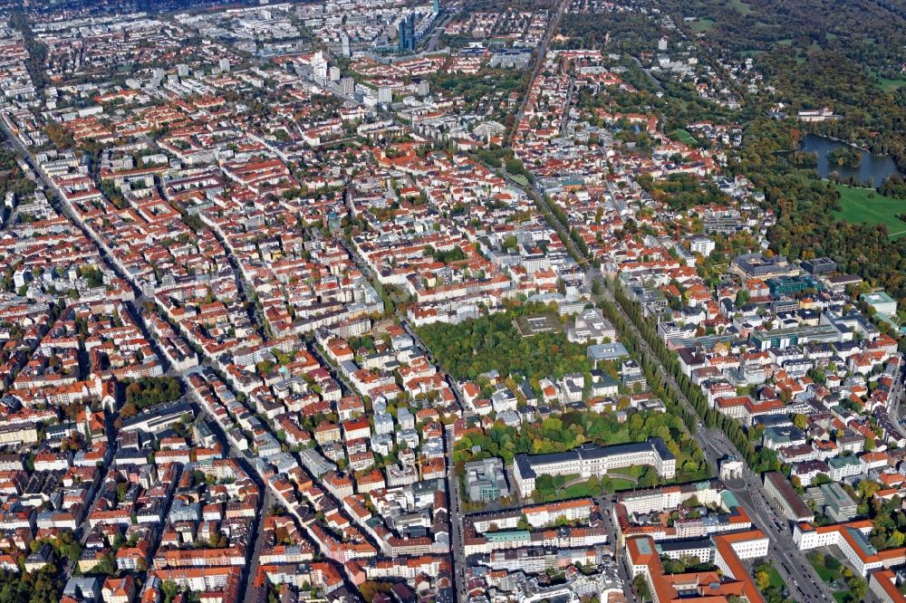 Luftaufnahme München - Übersicht über den Stadtteil Schwabing im Stadtgebiet in München im Bundesland Bayern, Deutschland