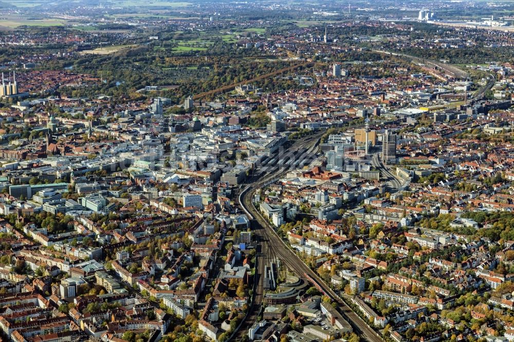 Luftaufnahme Hannover - Übersicht der Innenstadt Mitte mit Hautbahnhof in Hannover im Bundesland Niedersachsen, Deutschland