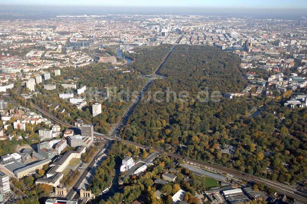 Luftaufnahme Berlin - Übersichtsaufnahme Berliner Tiergarten mit Siegessäule