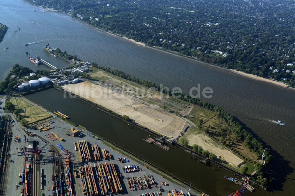 Hamburg von oben - Beräumte Flächen am Petroleumhafen und Köhlfleet-Hafen in Hamburg