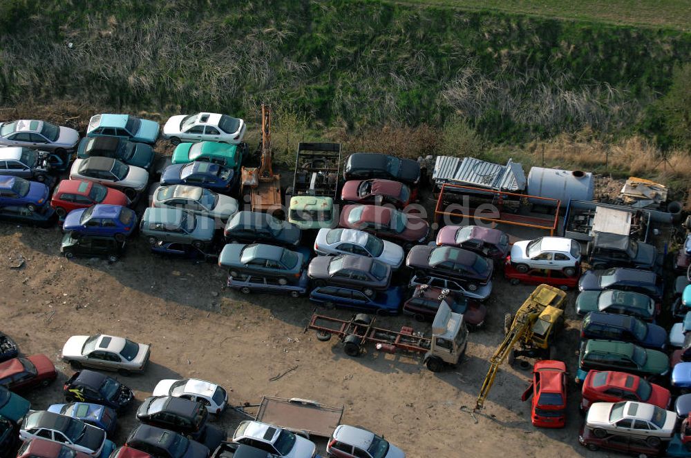 Luftbild WESTHAUSEN - Übervolle Lager der Autoverwertung Hufland in 99869 Westhausen in Thüringen