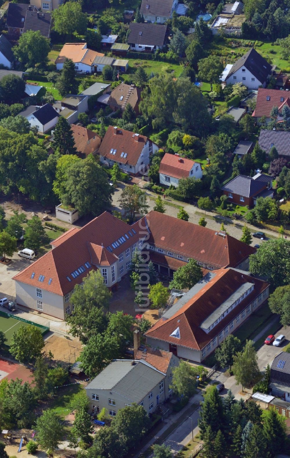 Berlin-Mahlsdorf aus der Vogelperspektive: BEST-Sabel-Grundschule in Berlin-Mahlsdorf