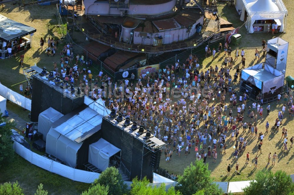 Luftbild Gräfenhainichen - Besucher des Melt! Festival in der Eisenstadt Ferropolis in Gräfenhainichen im Bundesland Sachsen-Anhalt