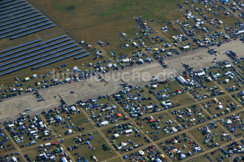 Luftbild JÜTERBOG Besucher des Motorcycle Jamboree Festival auf der