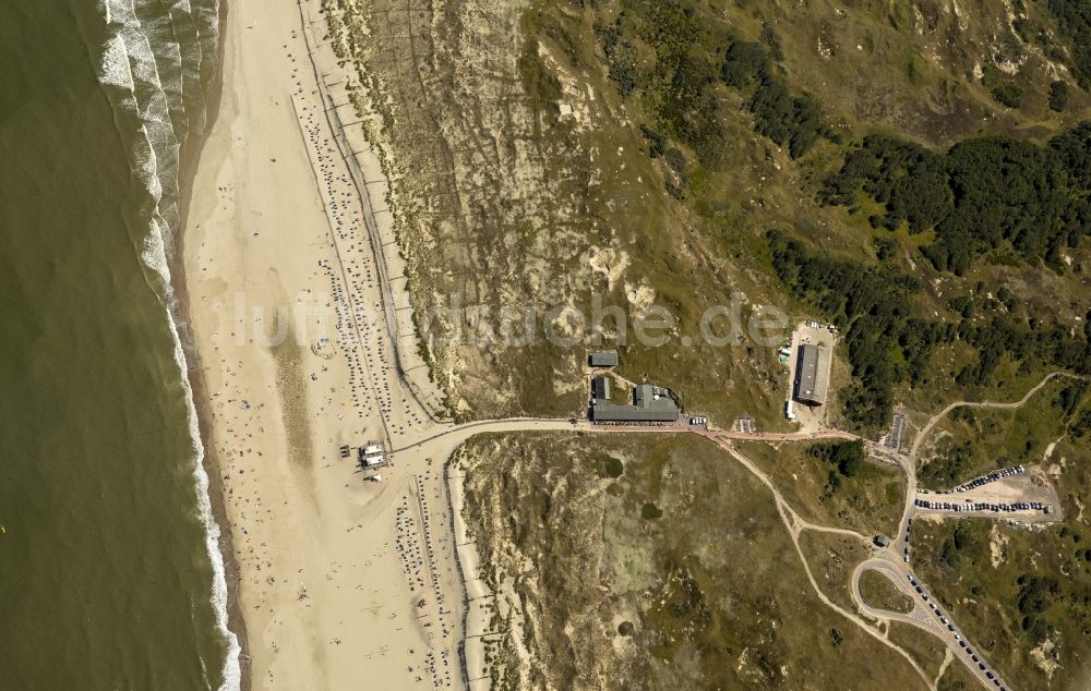 Luftbild Norderney - Besucher am Sandstrand der Insel Norderney in der Nordsee im Bundesland Niedersachsen