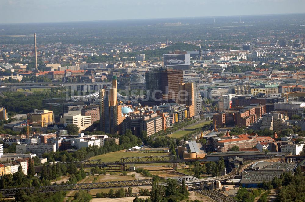 Luftbild Berlin - Besucher- und Touristenmagnet Potsdamer Platz in Berlin-Mitte