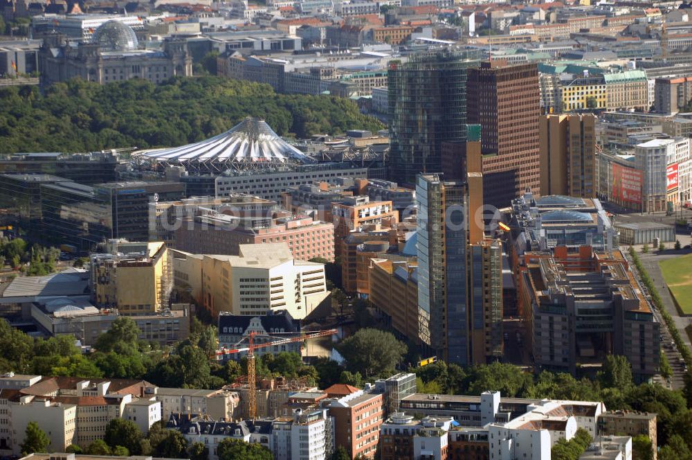 Luftaufnahme Berlin - Besucher- und Touristenmagnet Potsdamer Platz in Berlin-Mitte