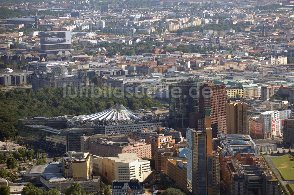 Berlin aus der Vogelperspektive: Besucher- und Touristenmagnet Potsdamer Platz in Berlin-Mitte