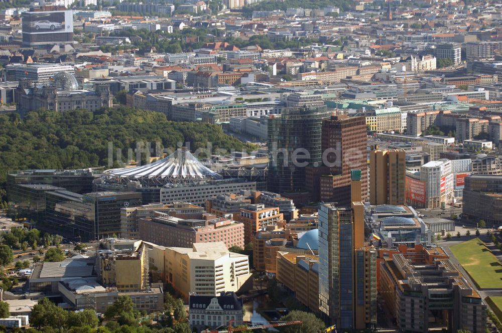 Luftbild Berlin - Besucher- und Touristenmagnet Potsdamer Platz in Berlin-Mitte