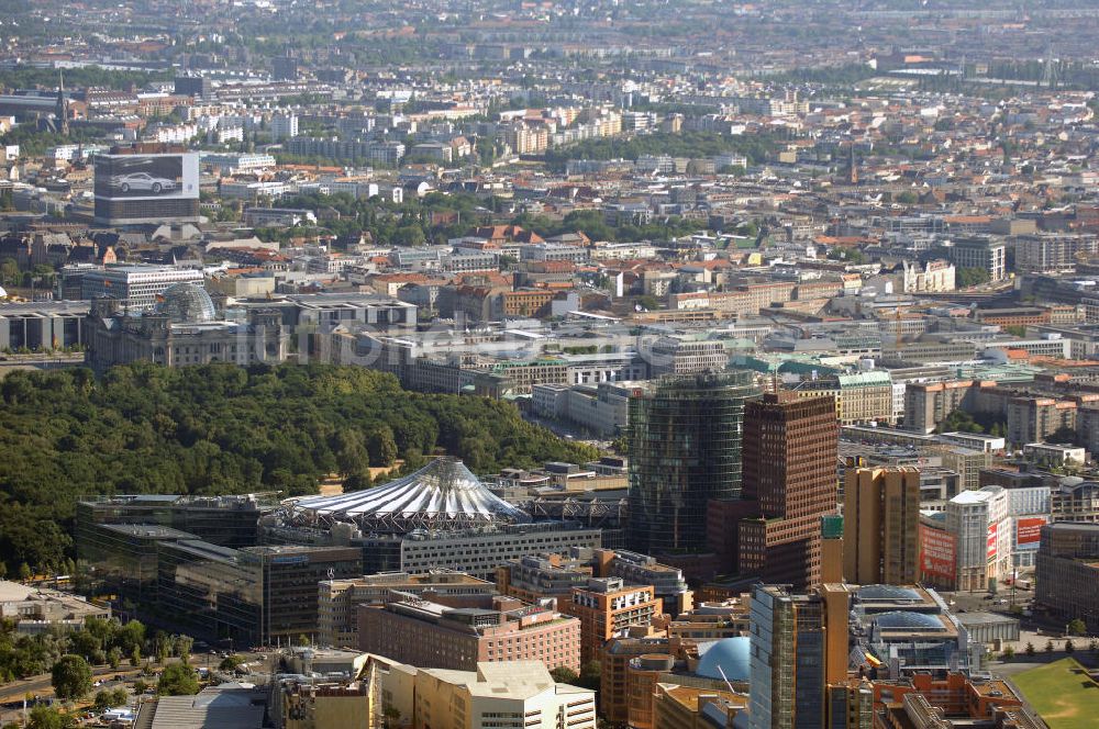 Luftaufnahme Berlin - Besucher- und Touristenmagnet Potsdamer Platz in Berlin-Mitte