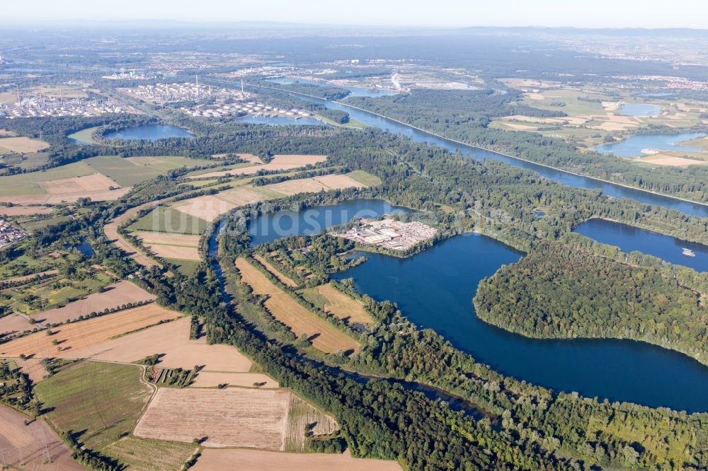 Eggenstein-Leopoldshafen von oben - Beton- und Baustoffmischwerk der Lithonplus GmbH & Co. KG am Baggersee Fuchs & Gros in Eggenstein-Leopoldshafen im Bundesland Baden-Württemberg, Deutschland