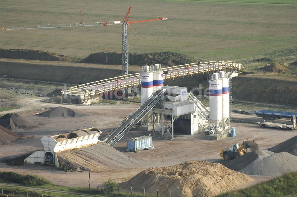 Neukirchen von oben - Betonwerk der EUROVIA bei Neukirchen an der BAB A 4 - Umfahrung Hörselberge in Thüringen bei Eisenach