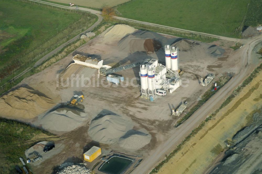 Neukirchen von oben - Betonwerk der EUROVIA bei Neukirchen an der BAB A 4 - Umfahrung Hörselberge in Thüringen bei Eisenach