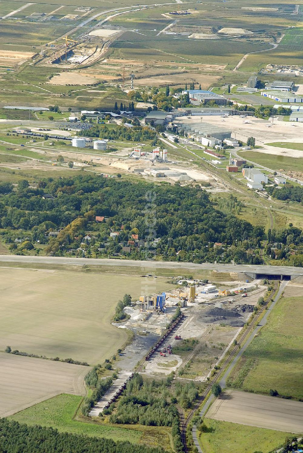 Luftbild Schönefeld - Betonwerk am Flughafen Schönefeld (BBI)