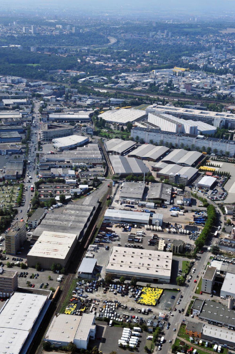 Luftaufnahme Frankfurt am Main - Betriebsgelände mit Altpapiersortieranlage der FES GmbH Frankfurt / Main in Hessen