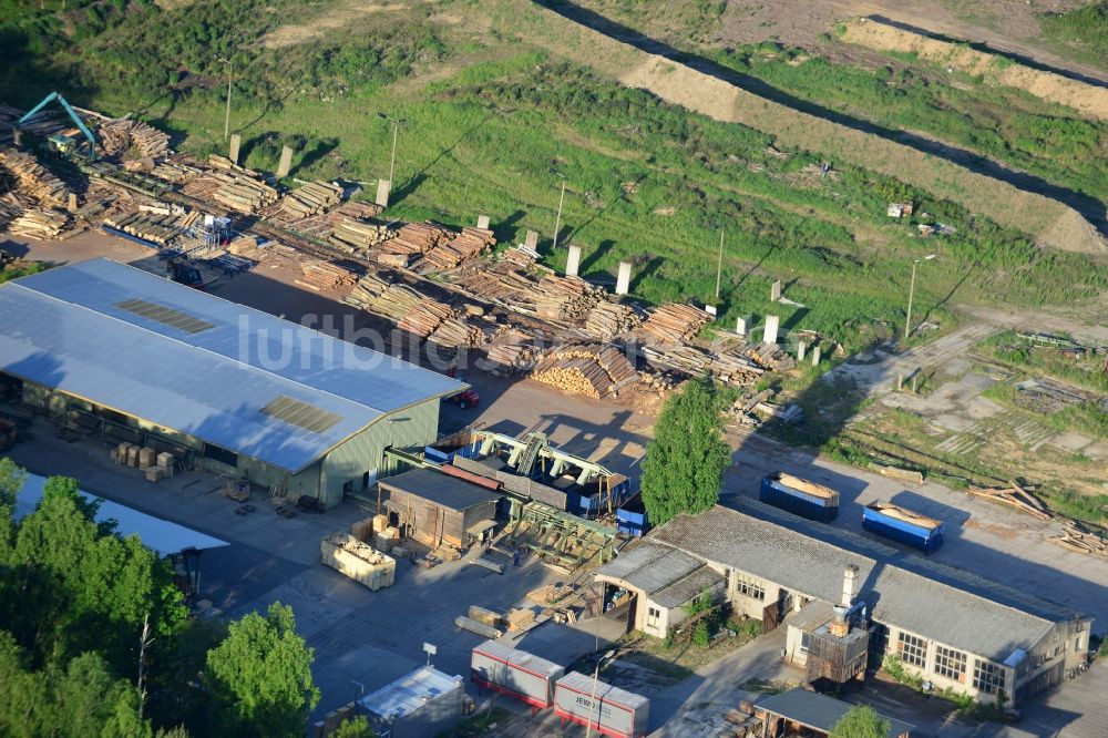 Löwenberger Land aus der Vogelperspektive: Betriebsgelände der Grieben Holz GmbH im Osten des Ortsteils Grieben in der Gemeinde Löwenberger Land im Bundesland Brandenburg