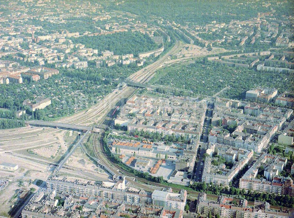 Berlin - Prenzlauer - Berg von oben - Betriebshof der Berliner Stadtreinigungsbetriebe (A2) an der Malmöer Straße 26 b in 10439 Berlin (Tel.: 030-75921104).