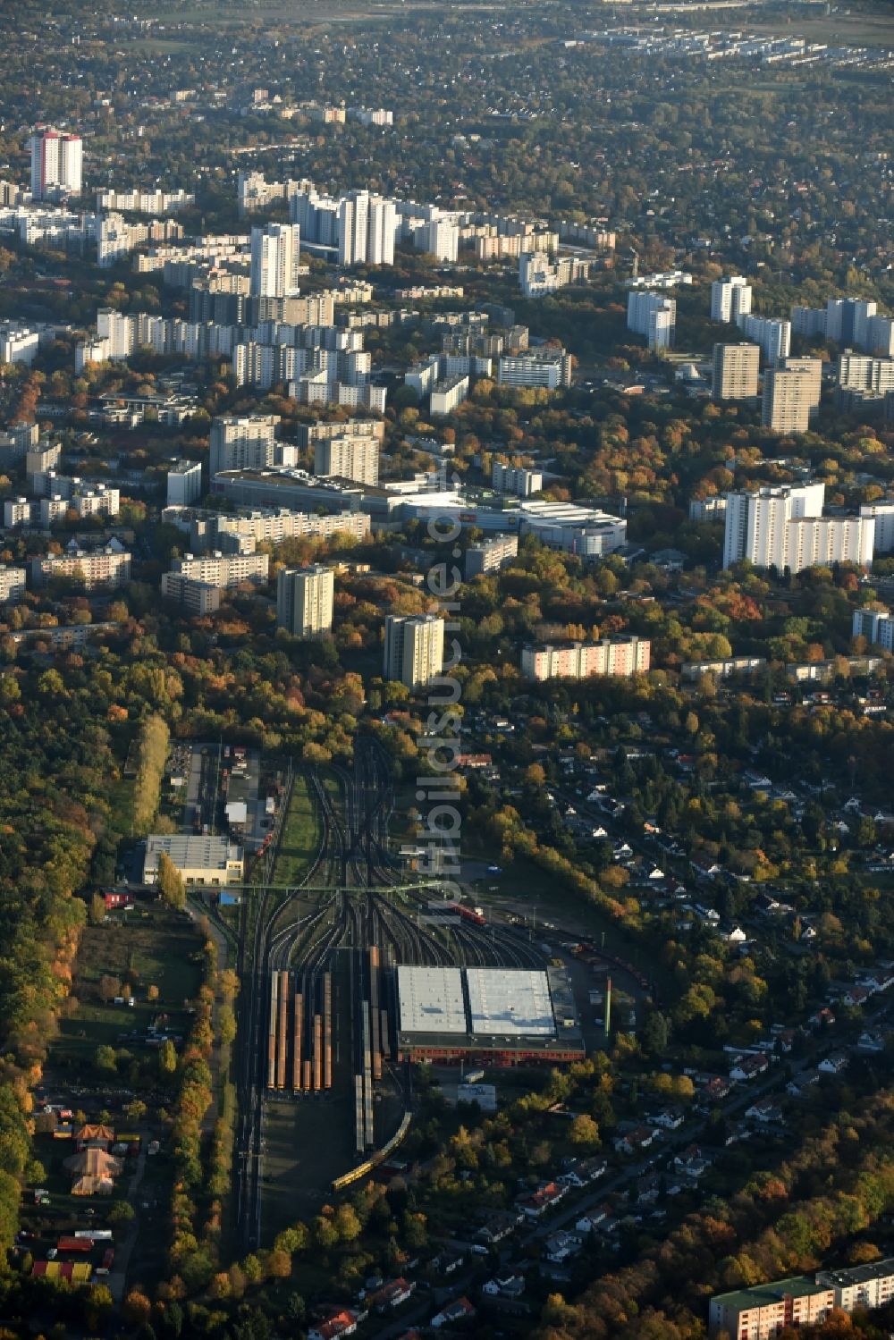 Berlin aus der Vogelperspektive: Betriebshof der Betriebswerkstatt BVG am Schlosserweg in Berlin