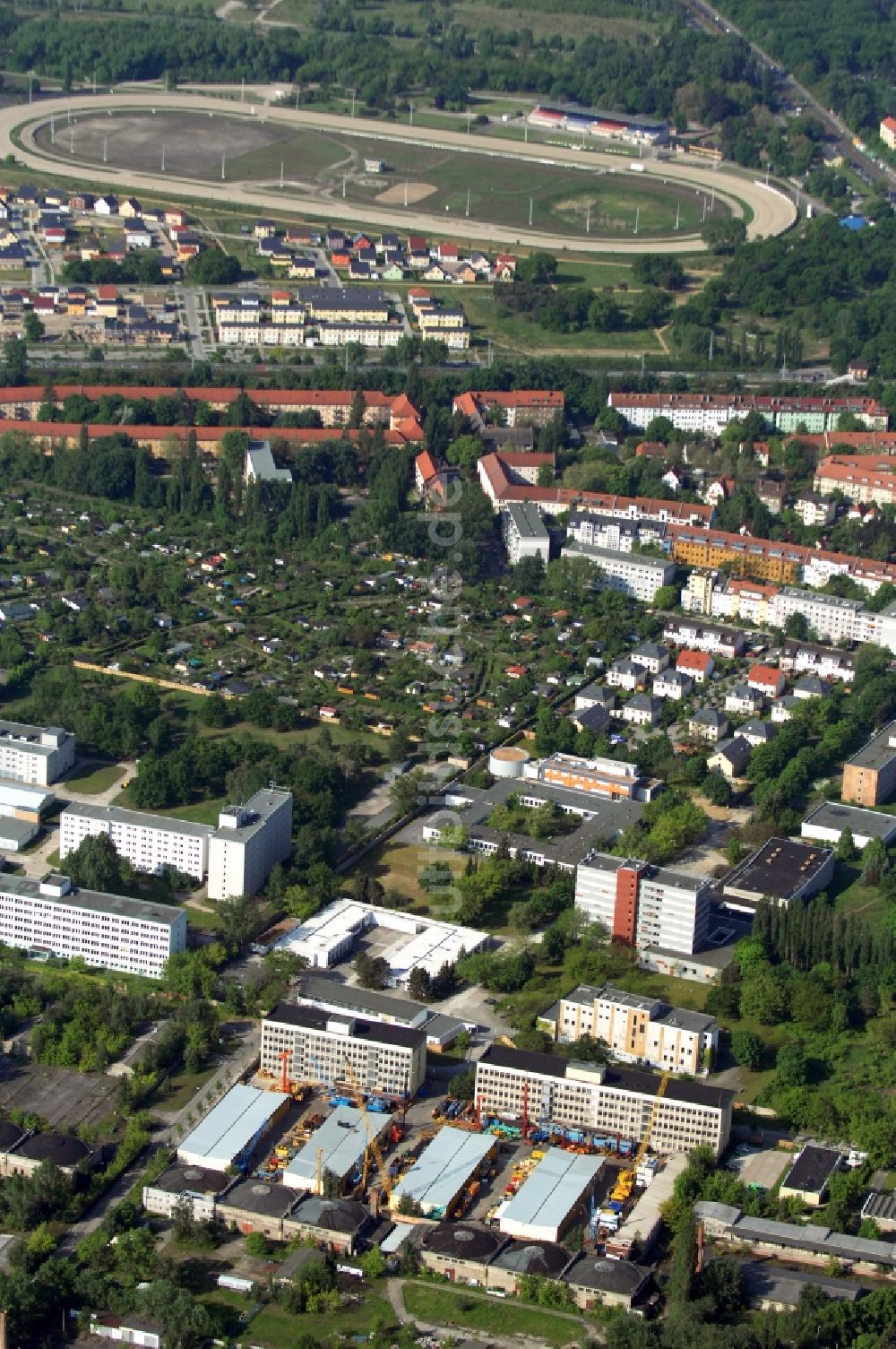 Luftbild Berlin - Betriebshof der BORAMTEC Bohr & Rammtechnik Berlin GmbH im Ortsteil Karlshorst in Berlin, Deutschland