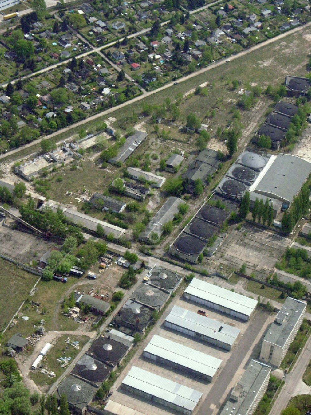 Berlin von oben - Betriebshof der BORAMTEC Bohr & Rammtechnik Berlin GmbH im Ortsteil Karlshorst in Berlin, Deutschland