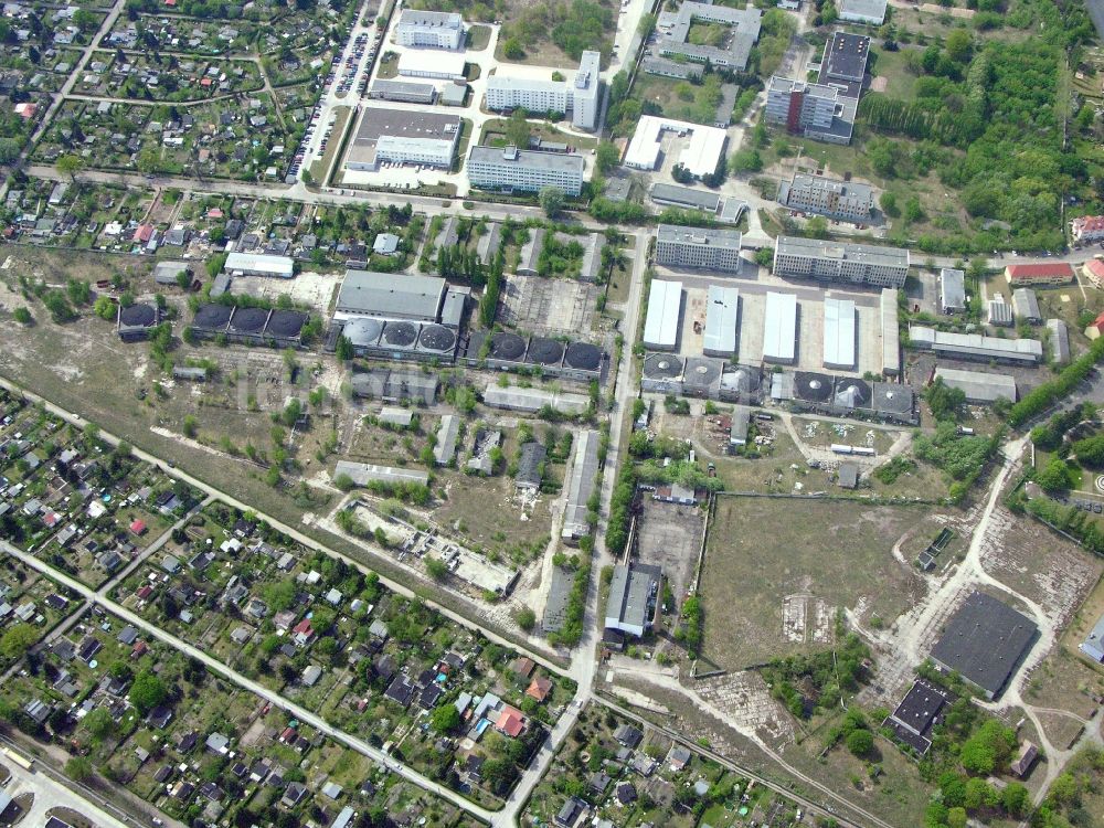 Luftbild Berlin - Betriebshof der BORAMTEC Bohr & Rammtechnik Berlin GmbH im Ortsteil Karlshorst in Berlin, Deutschland