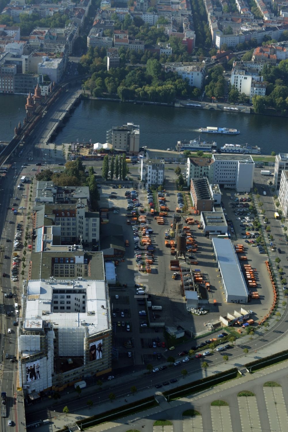 Luftbild Berlin - Betriebshof der BSR Berliner Stadtreinigung an der Mühlenstraße in Berlin