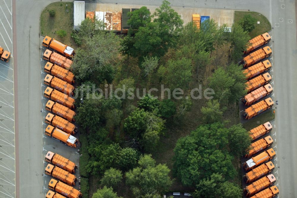 Luftaufnahme Berlin - Betriebshof der BSR Berliner Stadtreinigungsbetriebe im Stadtteil Britz in Berlin