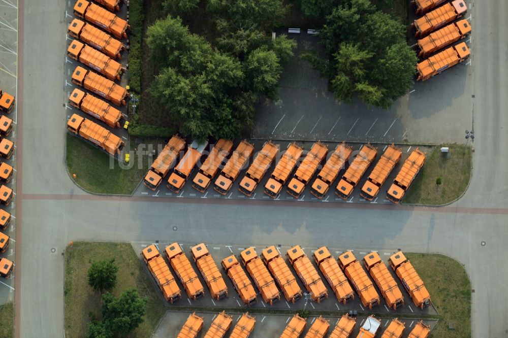 Berlin von oben - Betriebshof der BSR Berliner Stadtreinigungsbetriebe im Stadtteil Britz in Berlin